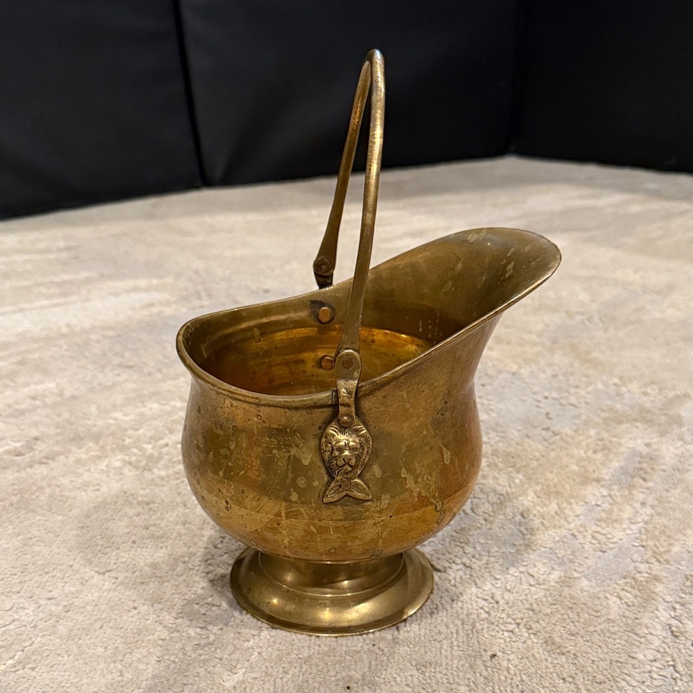 Antique brass coal shuttle‎ - Helmet shaped lion by handle super nice